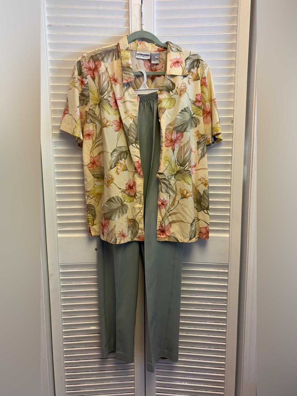 ✨✨Alfred Dunner Floral Shirt and Pant Set